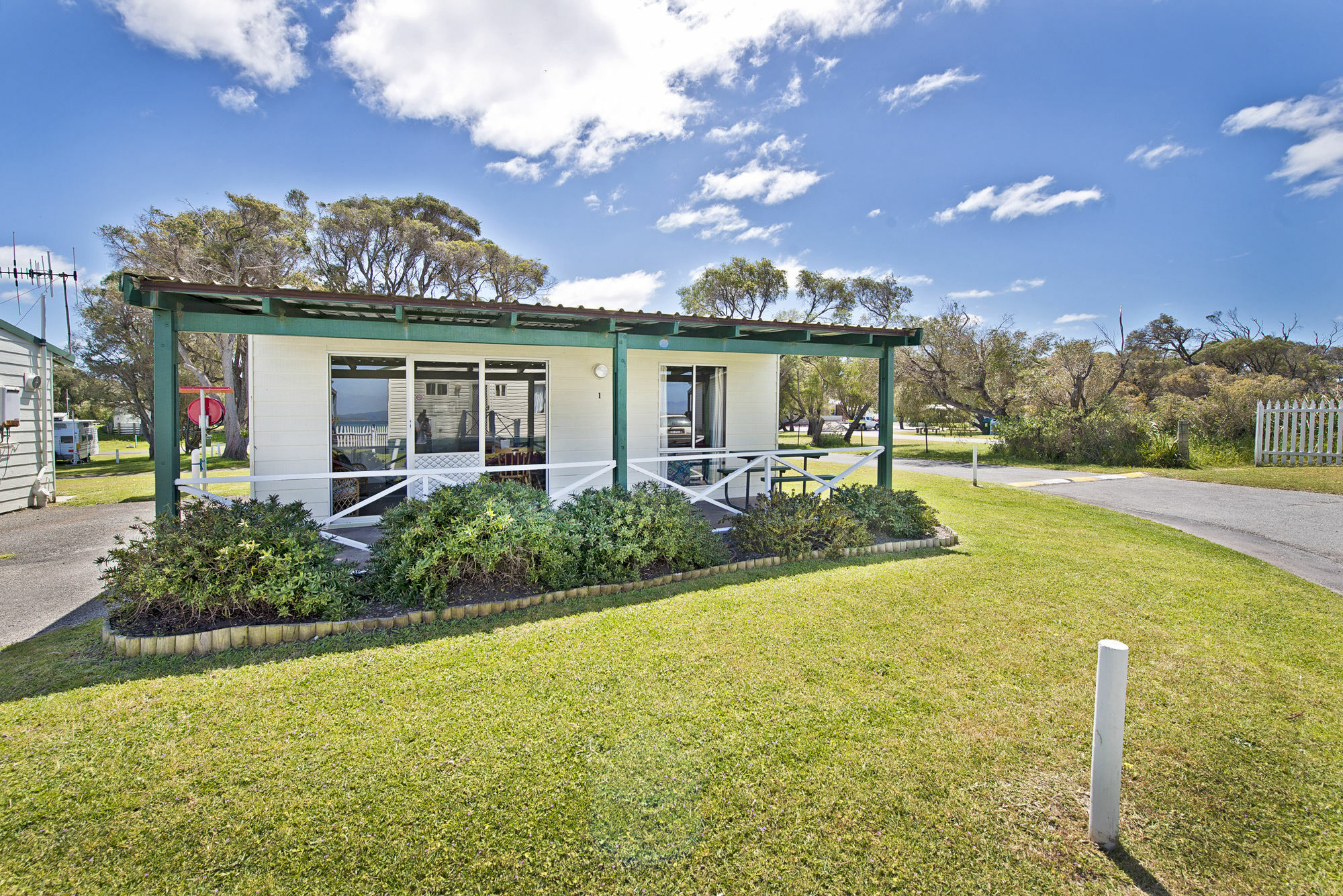 Acclaim Rose Gardens Beachside Holiday Park Albany Exterior photo